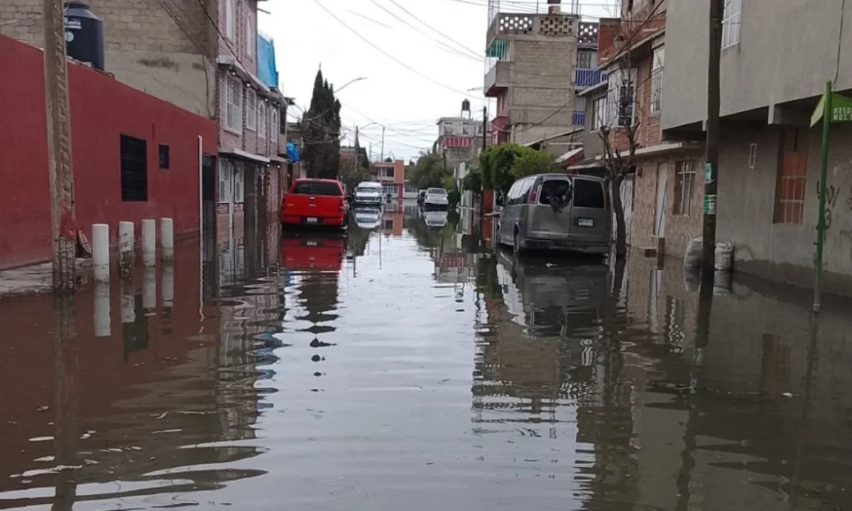 Lluvias provocan anegaciones en colonias de Ecatepec, Neza, La Paz y Chimalhuacán