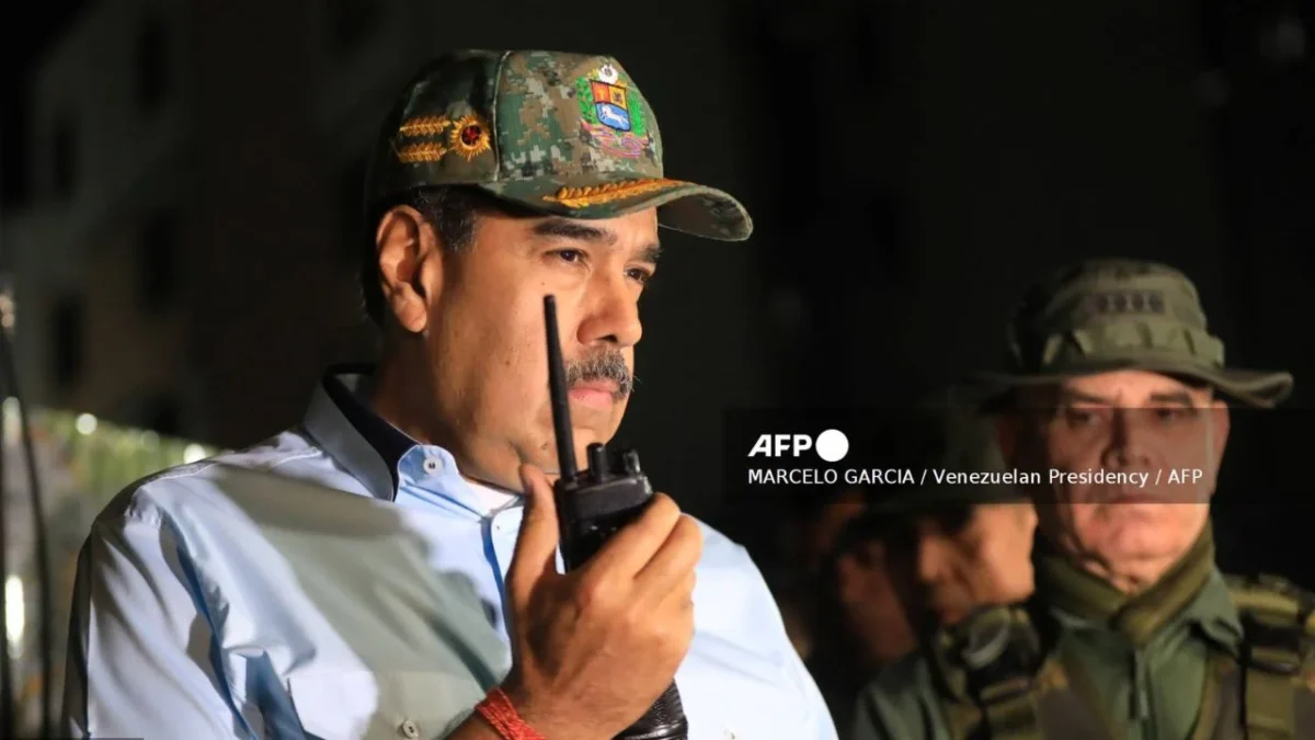 Durante un evento de jóvenes, Maduro llamó también a milicianos y reservista a recibir adiestramiento para disparar y defender a Venezuela.