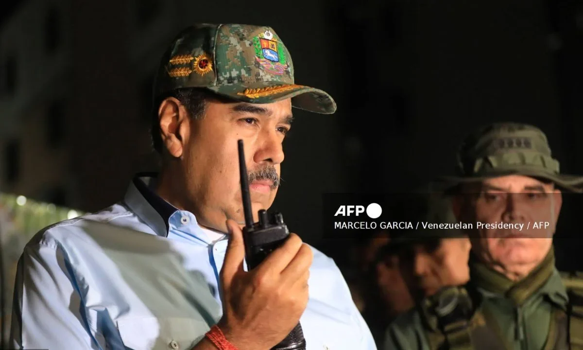 Durante un evento de jóvenes, Maduro llamó también a milicianos y reservista a recibir adiestramiento para disparar y defender a Venezuela.