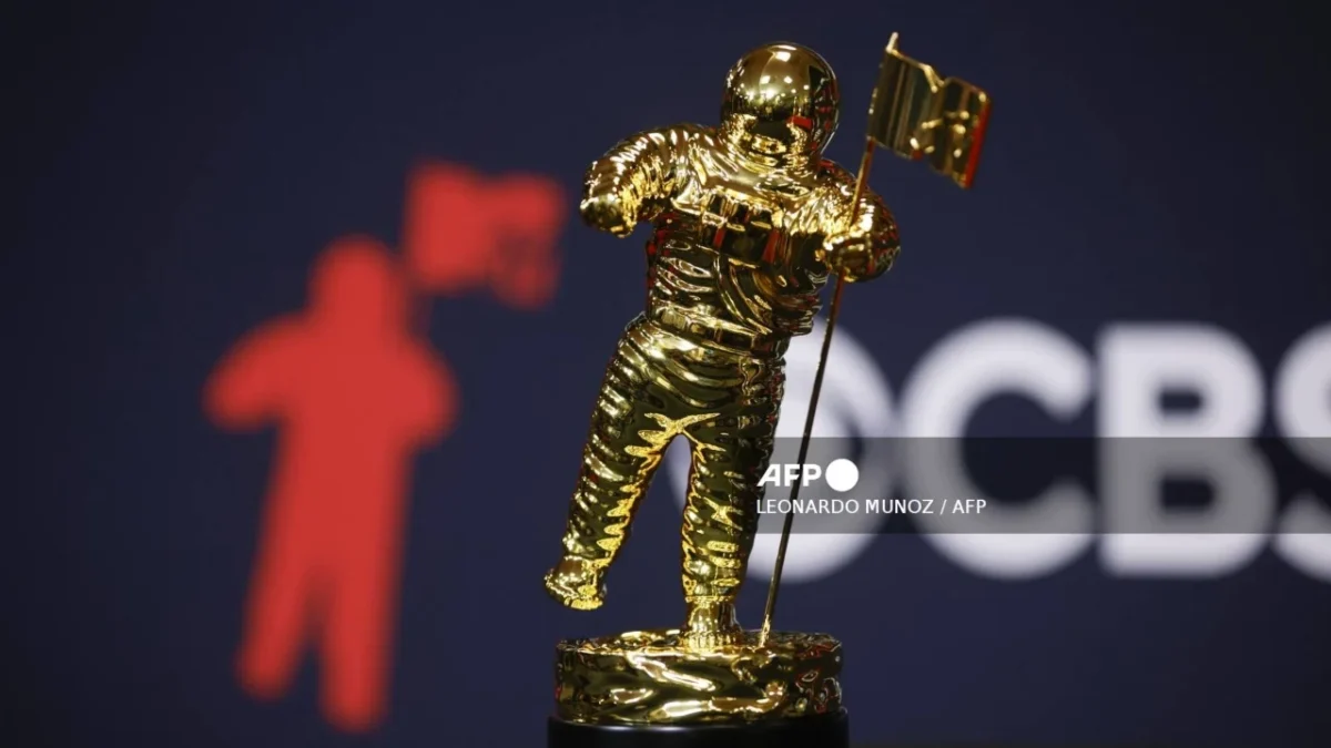 Jack Osbourne, Yungblud y Steven Tyler rinden homenaje a Ozzy Osbourne durante la ceremonia de los MTV VMAs 2025.