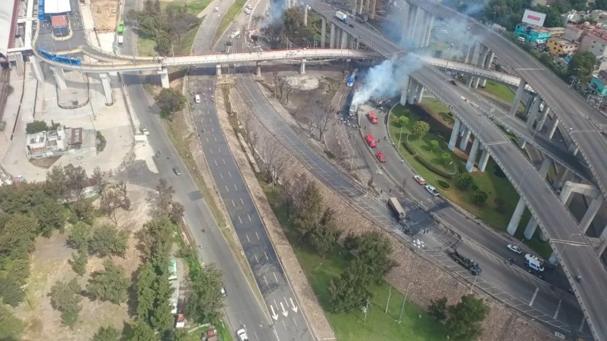 Un estudiante del CECyTE "Cuauhtémoc" 7 falleció a causa de la explosión de una pipa de la empresa Silza, confirmó el IPN en redes sociales.