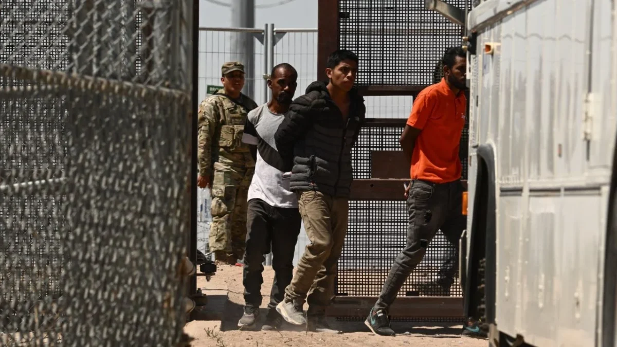 En apenas 8 meses, 2025 se ha convertido en uno de los años más mortíferos en la historia reciente de la detención migratoria a cargo del ICE.
