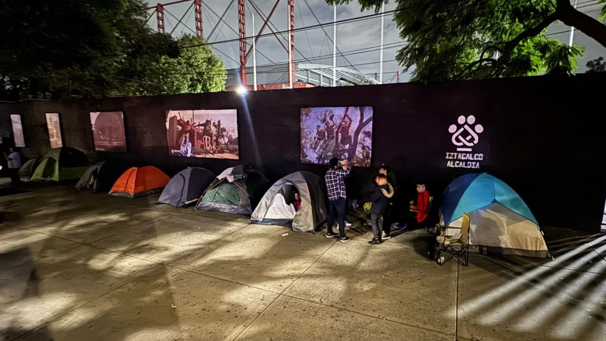 La fiebre por Oasis ya se vive en la CDMX, pues a 24 horas del primer concierto de la banda, fans ya hacen fila al exterior del Estadio GNP.