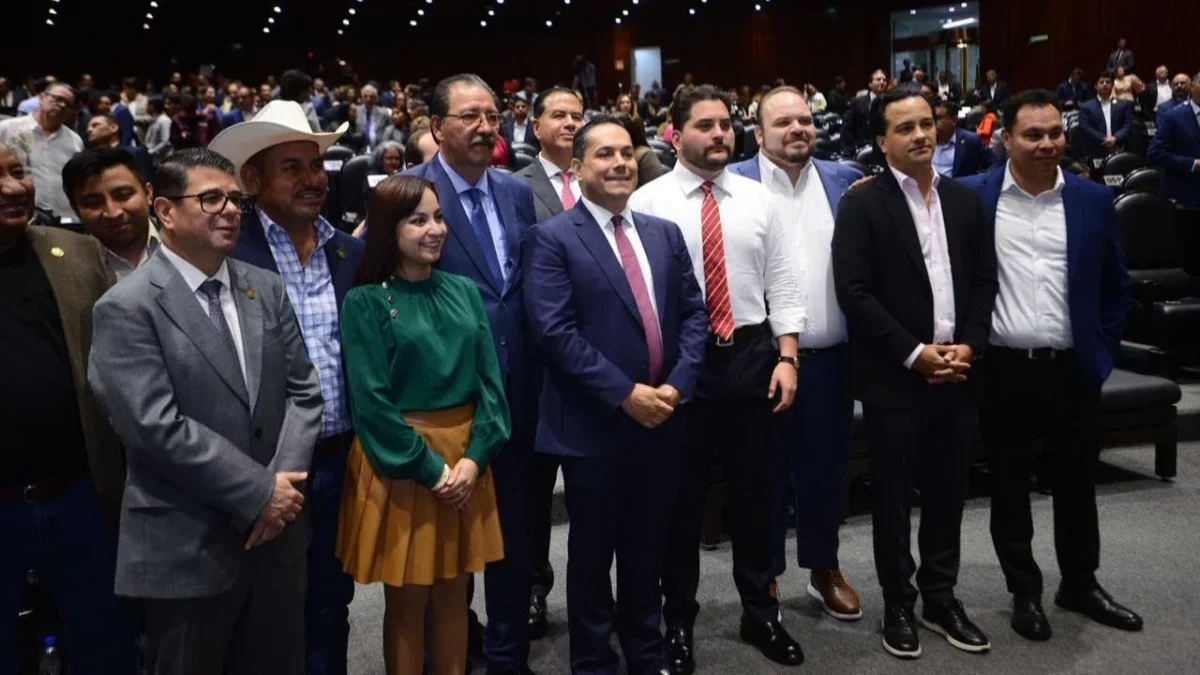 Oscar Daniel del Río Serrano rinde protesta, en la Cámara de Diputados, como titular del OIC de la FGR.