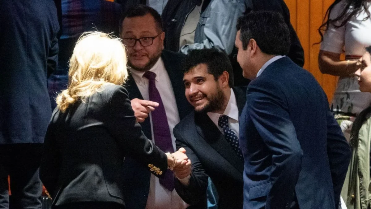El PAN acusa ante la FGR a hijos de AMLO de huachicol fiscal y otros delitos.
