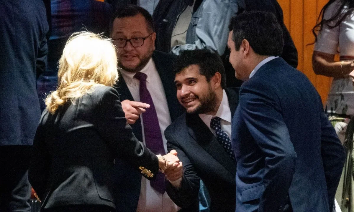 El PAN acusa ante la FGR a hijos de AMLO de huachicol fiscal y otros delitos.