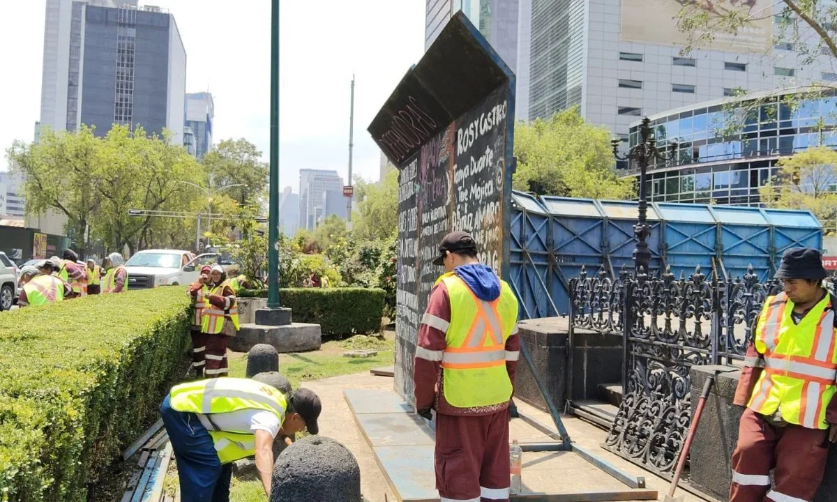 La Segob CDMX aclaró que los tapiales de la Glorieta de las Mujeres que Luchan. se colocaron de nuevo en su lugar para su preservación.