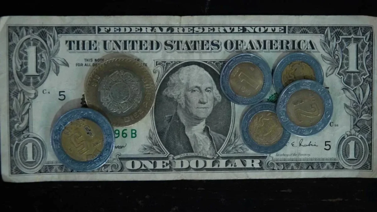 El peso mexicano consolidó este miércoles su racha positiva y alcanzó su mejor nivel frente al dólar en más de un año.