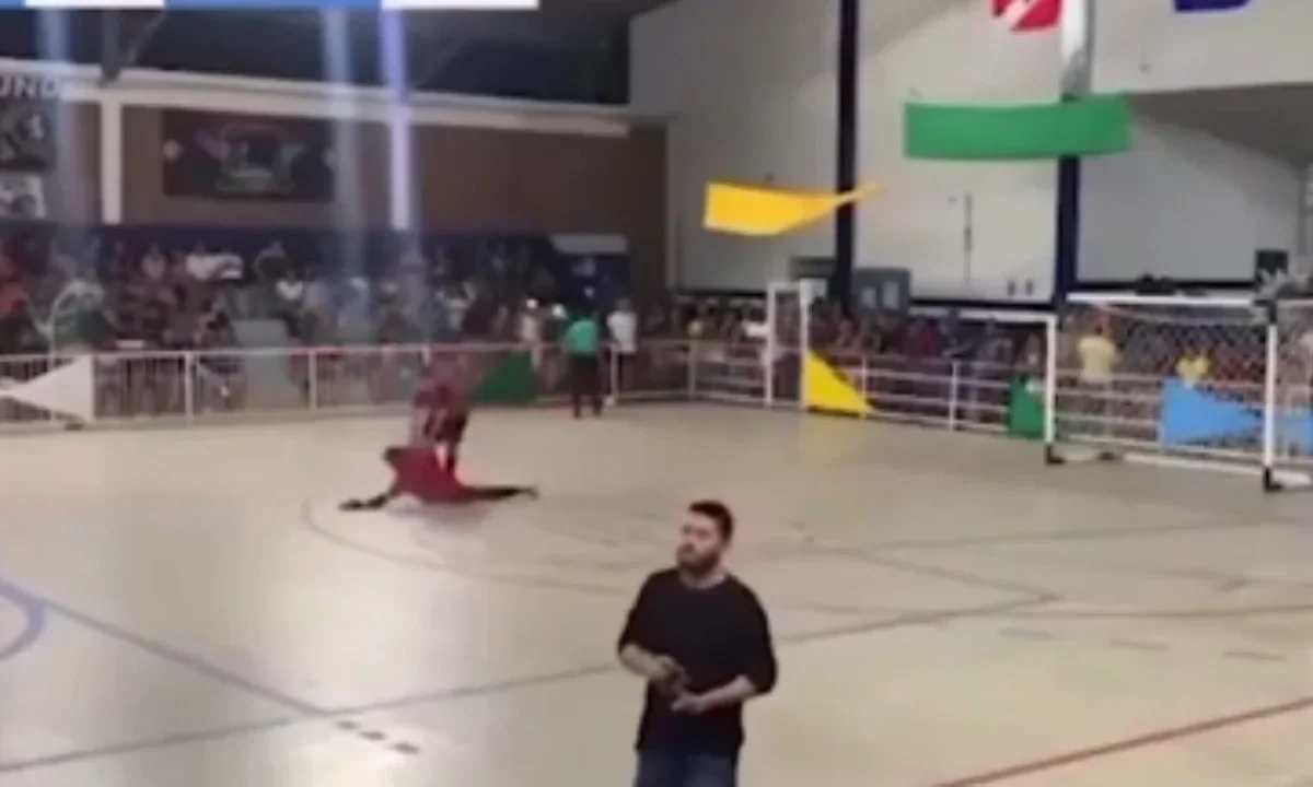 Un portero de futbol sala muere tras detener un penalti con el pecho.
