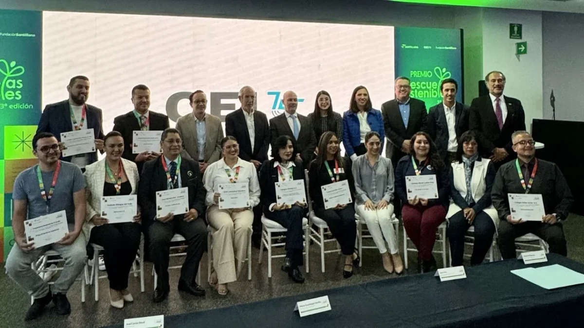 Los estudiantes de Nuevo León y Sinaloa fueron reconocidos por proyectos innovadores y sostenibles que se llevarán al extranjero.