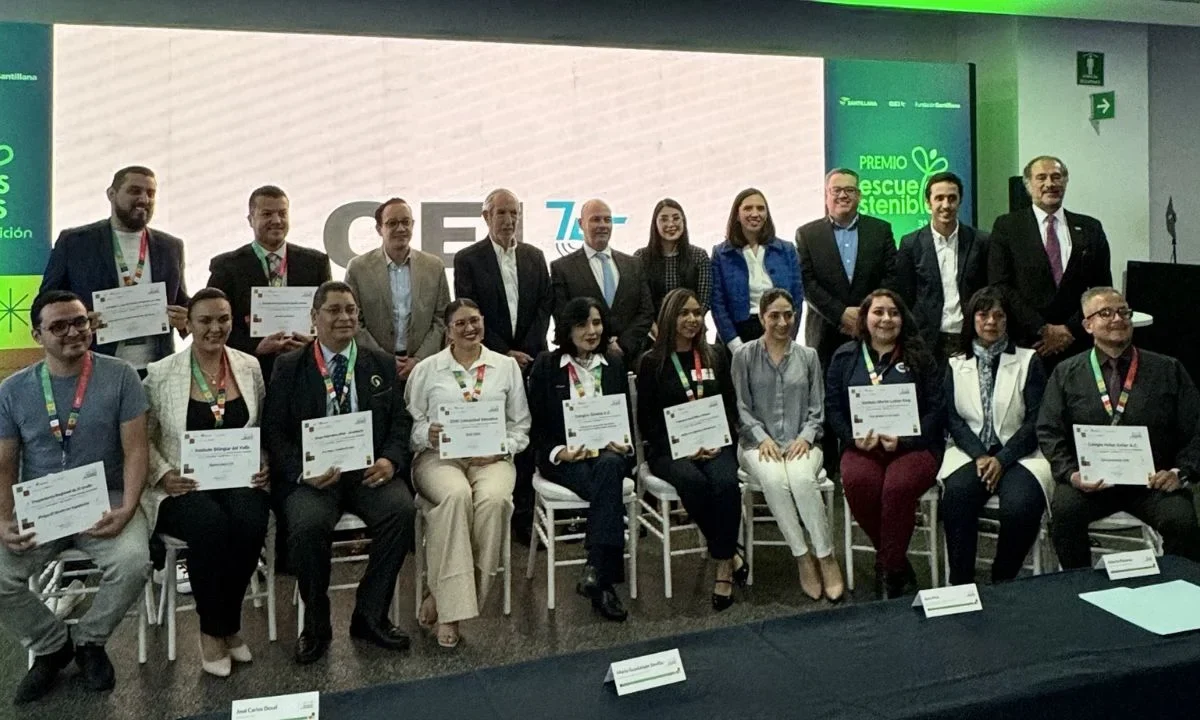 Los estudiantes de Nuevo León y Sinaloa fueron reconocidos por proyectos innovadores y sostenibles que se llevarán al extranjero.
