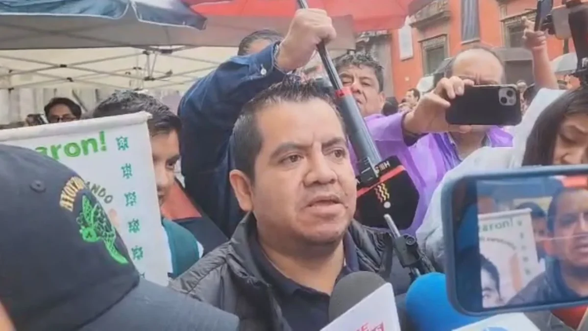 Después de reunirse con Sheinbaum, el abogado de padres de 43 estudiantes de Ayotzinapa afirmó que: 'quedó mucho a deber hoy el gobierno'.