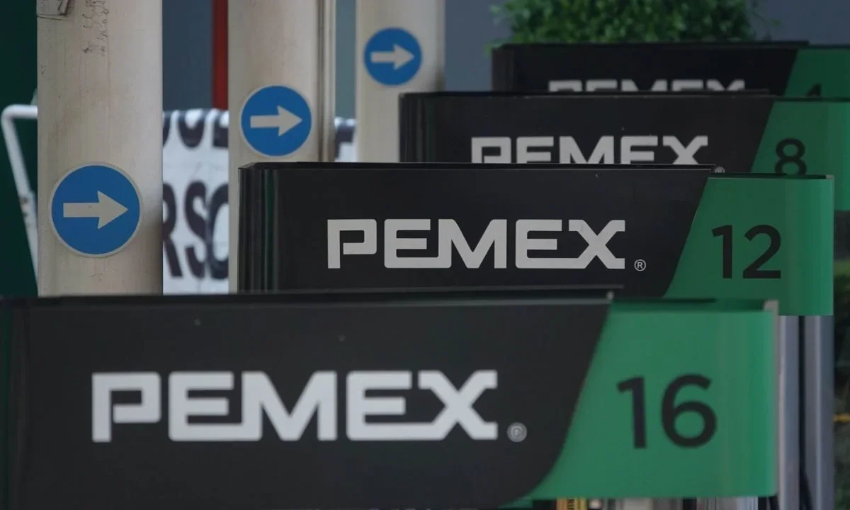 La recompra de bonos de Pemex busca aliviar la presión de su deuda, considerada una de las más altas entre petroleras internacionales.