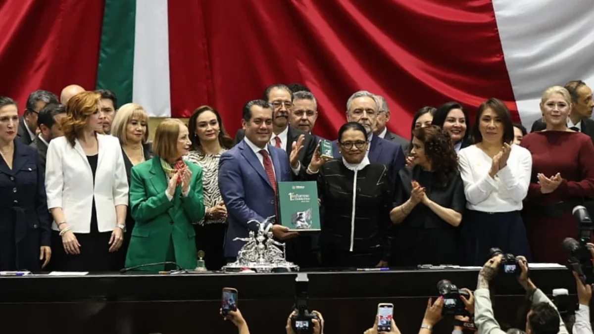 Rosa Icela llega al Pleno de San Lázaro para entregar el primer informe de gobierno de la presidenta Sheinbaum.