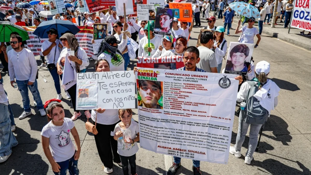Rubén Rocha Moya felicitó a quienes marcharon en Culiacán, Sinaloa para exigir paz y aseguró que su Gobierno enfrenta la delincuencia.