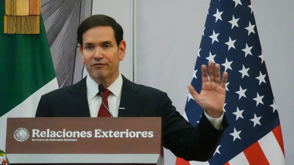 Marco Rubio y Juan Ramón de la Fuente durante la conferencia conjunta, donde destacaron la cooperación México-Estados Unidos en seguridad y combate al narcotráfico.