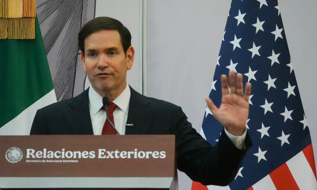 Marco Rubio y Juan Ramón de la Fuente durante la conferencia conjunta, donde destacaron la cooperación México-Estados Unidos en seguridad y combate al narcotráfico.