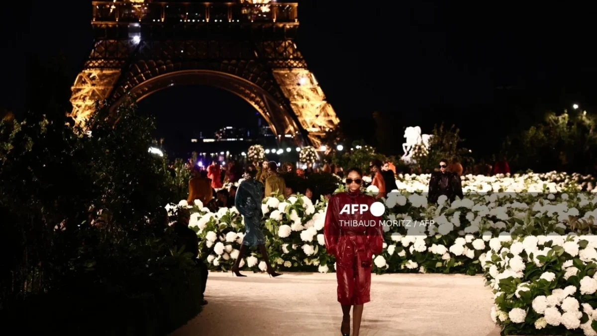La Semana de la Moda de París abrió con desfiles de Victor Weinsanto, Julie Kegels y Saint Laurent, marcando nueva etapa creativa.