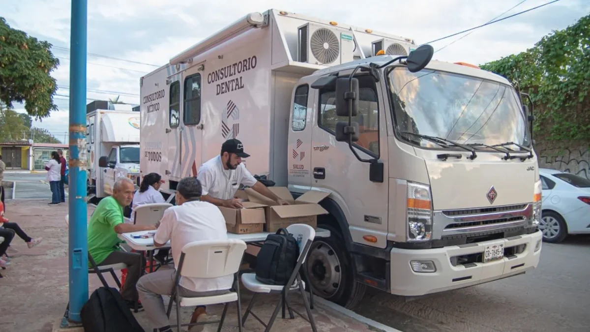 Módulos itinerantes de Salud en tu Barrio ofrecen consultas, tamizajes y vacunación a familias, fortaleciendo la salud comunitaria en Campeche.