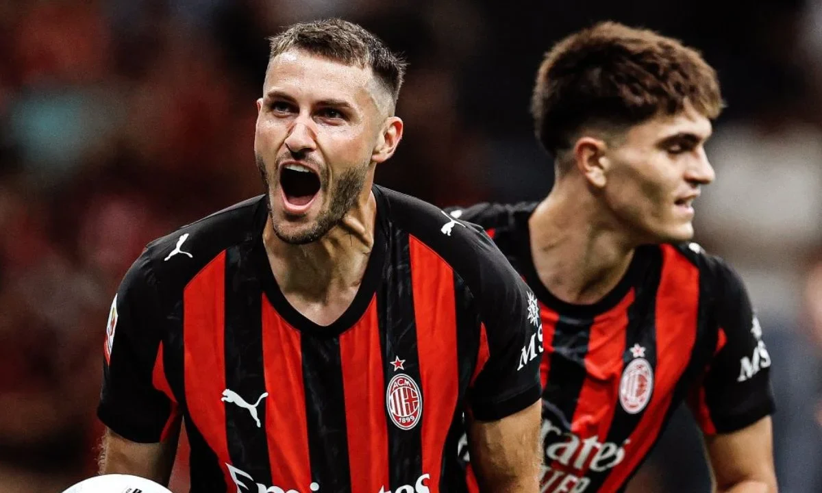 Santiago Giménez rompe sequía con el Milan y anota en la Coppa Italia