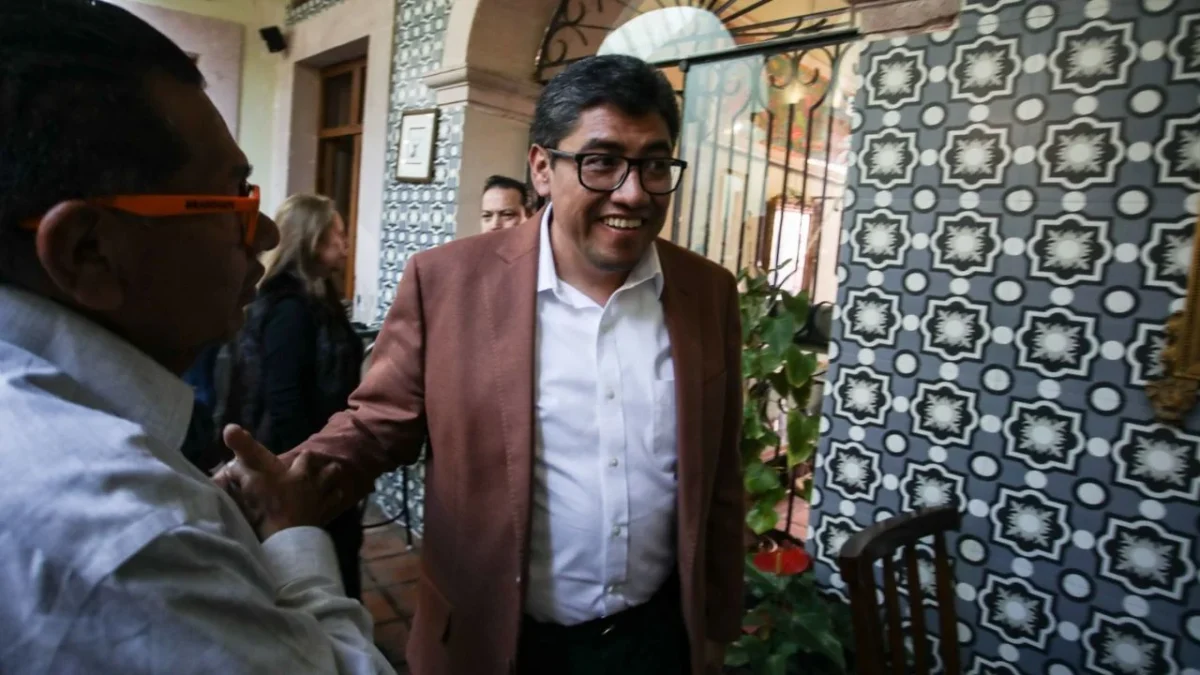 Saúl Monreal propone elegir diputados plurinominales por tómbola, cambiar nombre de los Poderes de la Unión y reducir a 64 los senadores.