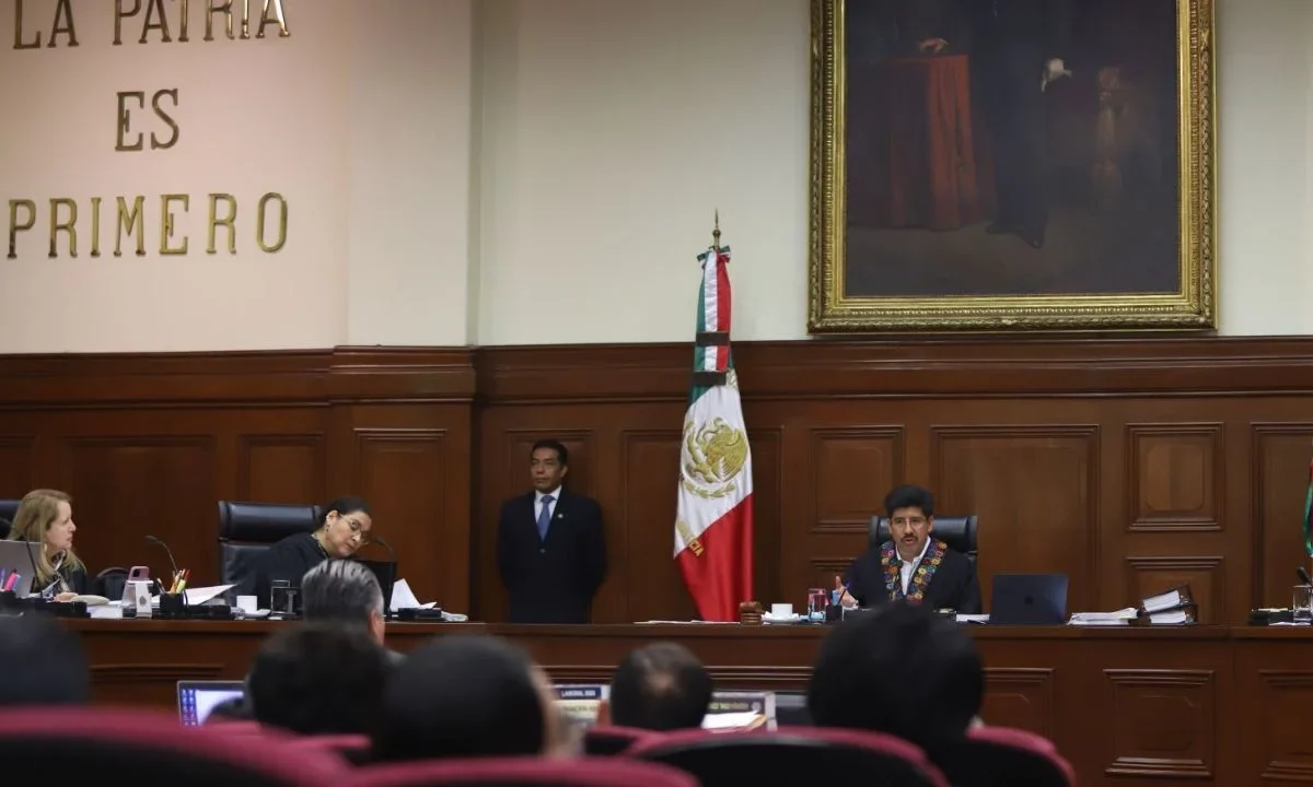 Tras la reunión presidida por Hugo Aguilar Ortiz, los pensionados del IMSS levantaron su movilización en la calle Pino Suárez.