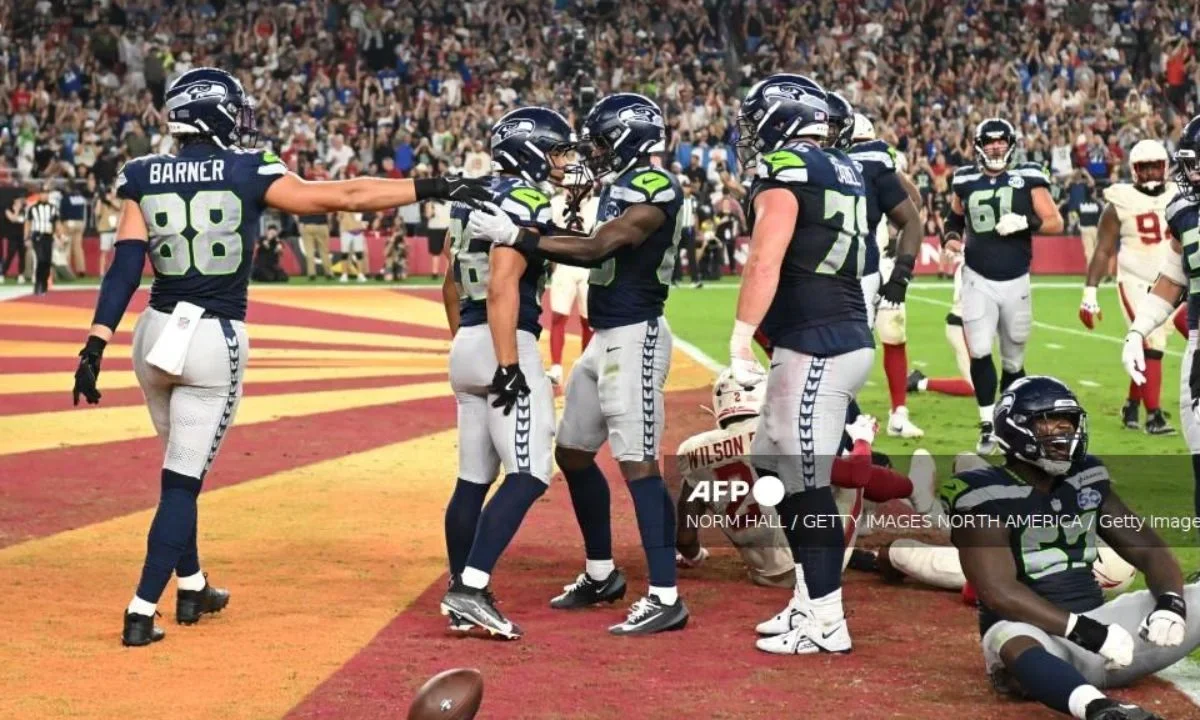 Los Seattle Seahawks salieron del fondo de la clasificación tras vencer dramáticamente 20-23 a los Arizona Cardinals.