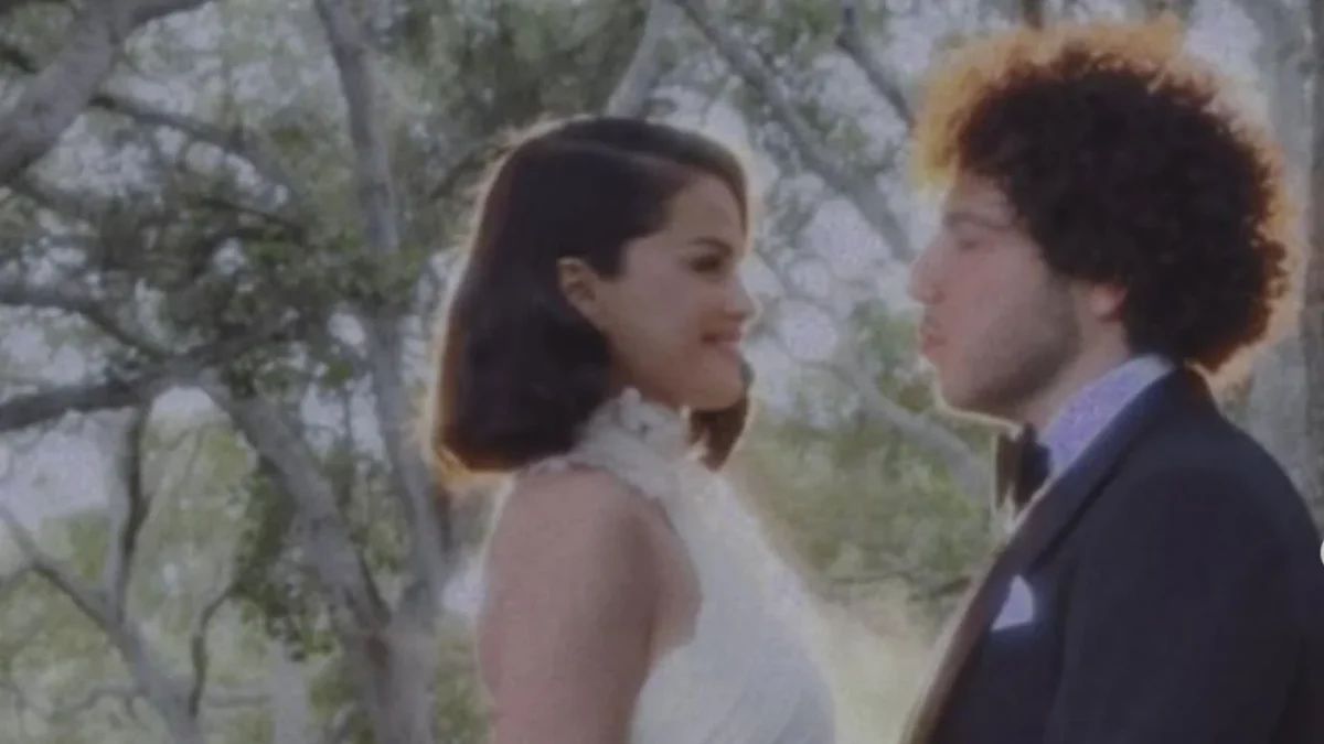 Selena Gómez y Benny Blanco hicieron pública su relación en 2023 y ahora optan por una celebración privada para su boda en California.