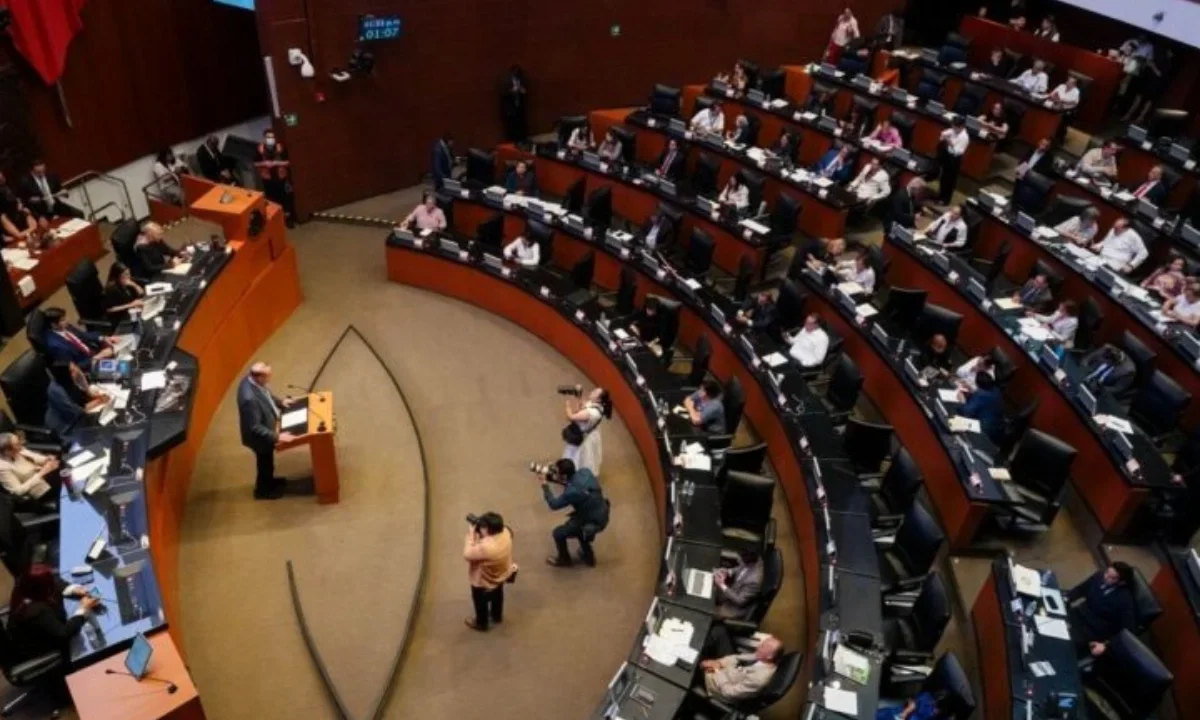El Senado discutirá en parlamento abierto la iniciativa presidencial sobre Amparo; oposición acusa riesgos de limitar derechos.