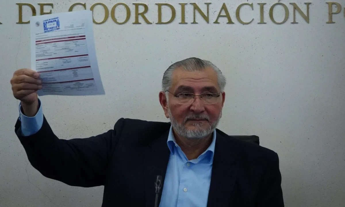 Adán Augusto López, coordinador de senadores de Morena, está bajo escrutinio por ingresos no declarados entre 2023 y 2024.