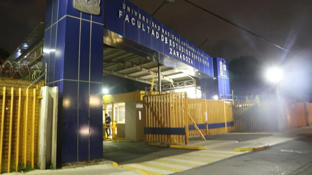 Suspenden actividades en la FES Zaragoza tras la explosión de una pipa de gas en el Puente de la Concordia.