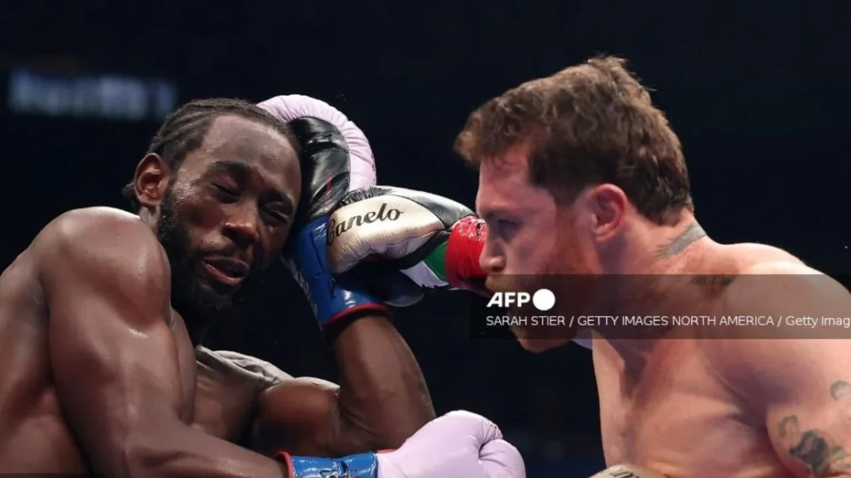Terence Crawford le devuelve sus cinturones al Canelo Álvarez tras vencerlo