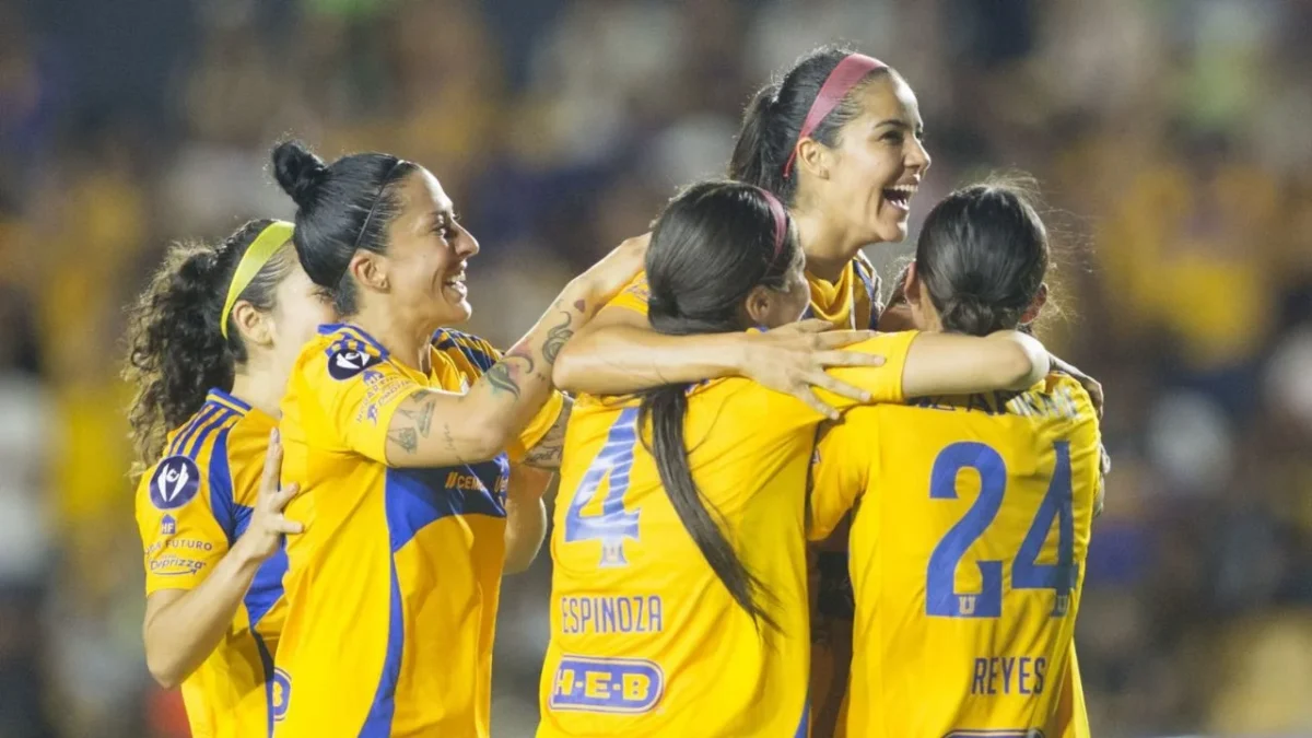 Tigres golea a Rayadas en el Clásico Regio con tormenta eléctrica en Nuevo León.