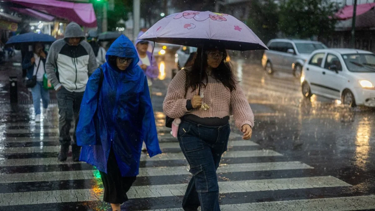 En plena hora pico, la SGIRPC activó de nuevo las alertas Amarilla y Naranja por persistencia de lluvia en la CDMX. Toma tus precauciones.