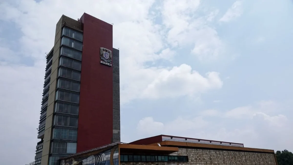 Tras presunta amenaza de bomba en Prepa 6, UNAM interpone denuncia por fake news.