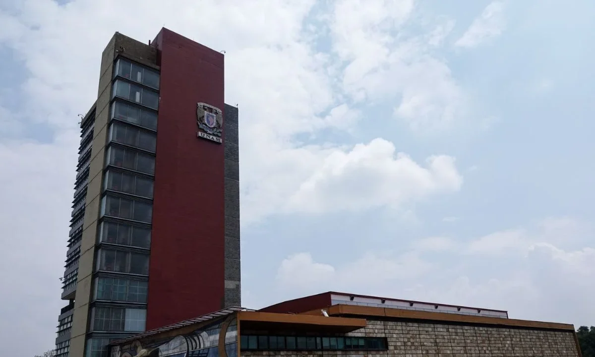 Tras presunta amenaza de bomba en Prepa 6, UNAM interpone denuncia por fake news.