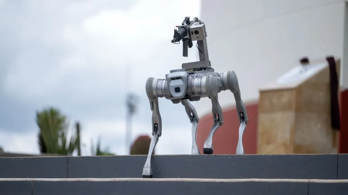 El Gobierno de Zacatecas estrenó el C5i y un perro robot armado con fusil AR-15.