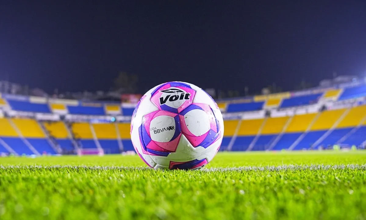 Divididos los derechos de transmisión para los 18 clubes de la LigaMX, el futbol mexicano enfrenta un proceso de venderse al mejor postor.