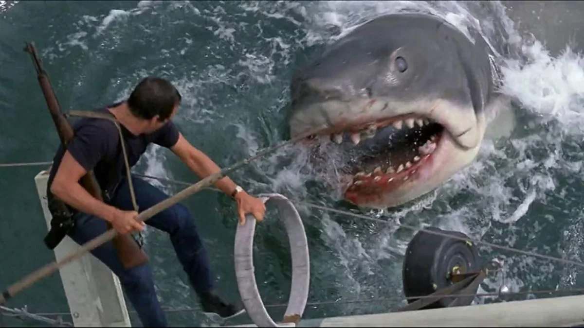 El Cine Tonalá revivió la tensión de Tiburón en su 50 aniversario, conmemorando el legado de Steven Spielberg.