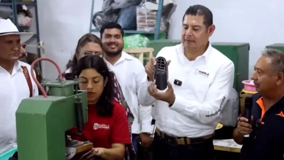 El zapato que se compraba en Puebla a veces era mixto o de plástico, indicó Alejandro Armenta