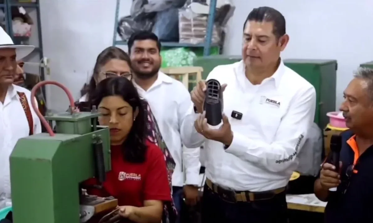 El zapato que se compraba en Puebla a veces era mixto o de plástico, indicó Alejandro Armenta