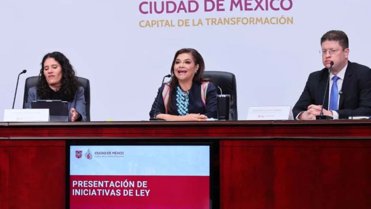 Advertencia. Acompañada de los titulares de seguridad y justicia, la mandataria capitalina aseguró que habrá una capital menos violenta.