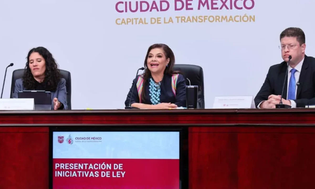 Advertencia. Acompañada de los titulares de seguridad y justicia, la mandataria capitalina aseguró que habrá una capital menos violenta.