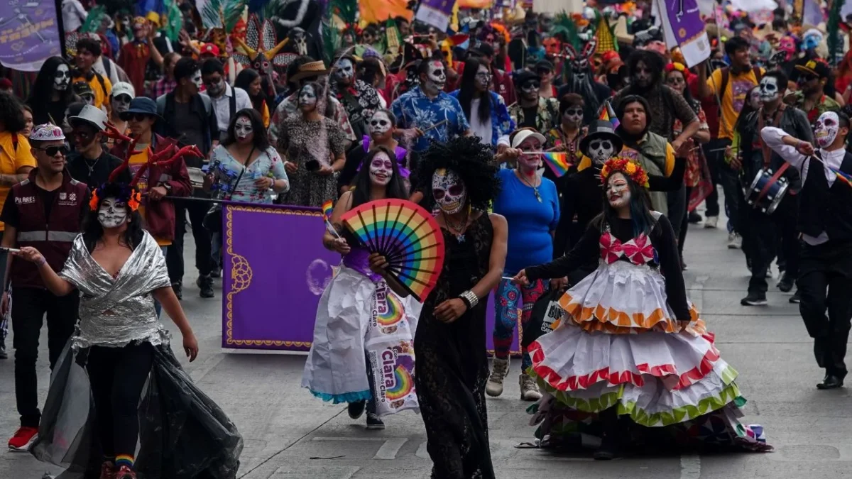 Con flores, música, tradición y un profundo sentido de comunidad, la capital reafirma su espíritu festivo y su orgullo por las raíces que mantienen viva la herencia mexicana con motivo del Día de Muertos