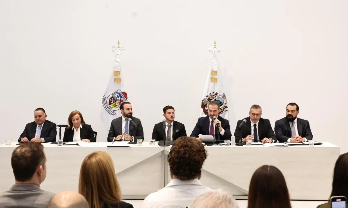 Cabildos de Nuevo León, renombran Calzada San Pedro por Calzada Mauricio Fernández Garza
