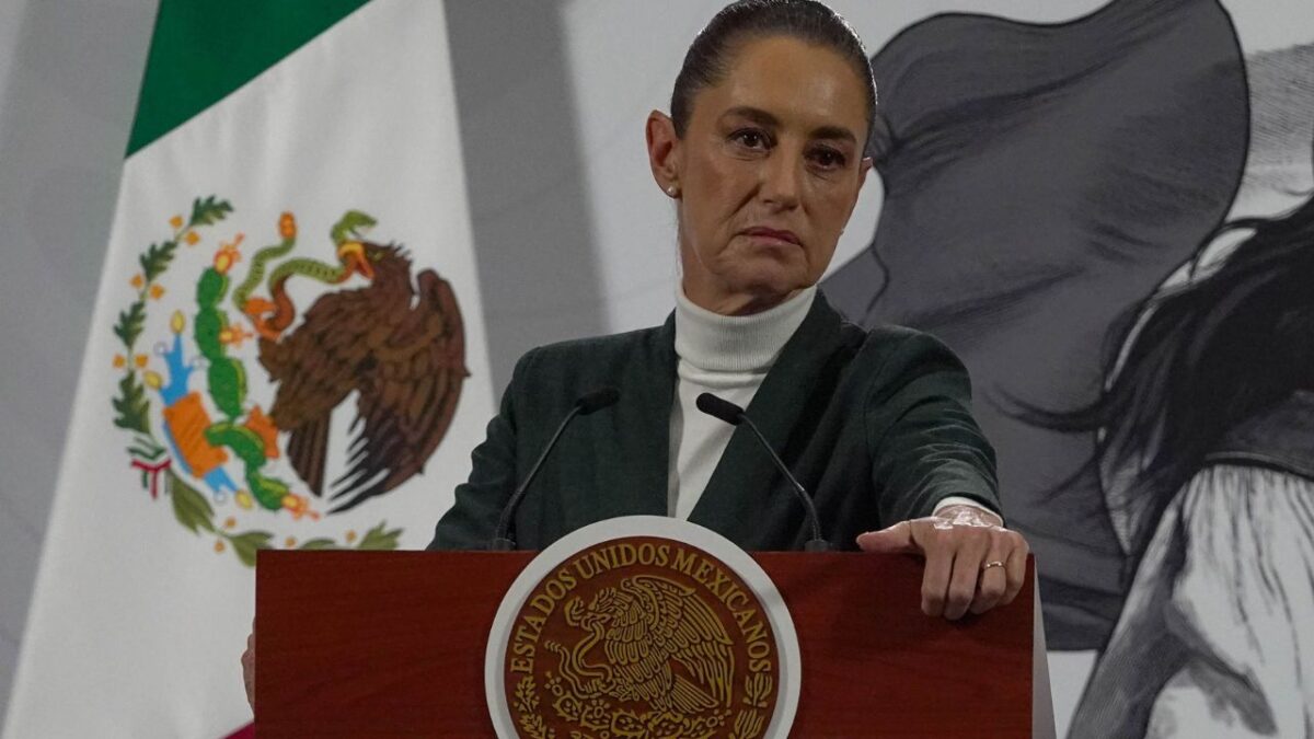 Sheinbaum le restó importancia a las alaertas de EU y presumió que el turismo en el país ha aumentado. 