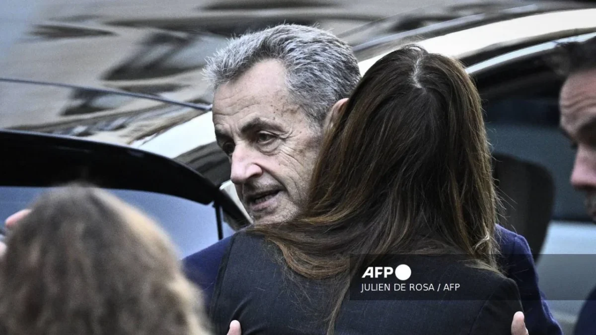 Carla Bruni dedica pensamiento a Nicolas Sarkozy tras ingreso a prisión