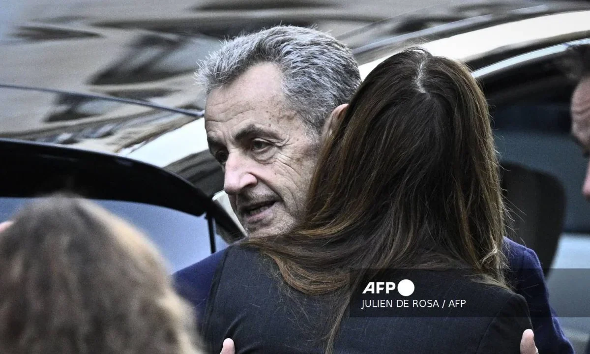 Carla Bruni dedica pensamiento a Nicolas Sarkozy tras ingreso a prisión