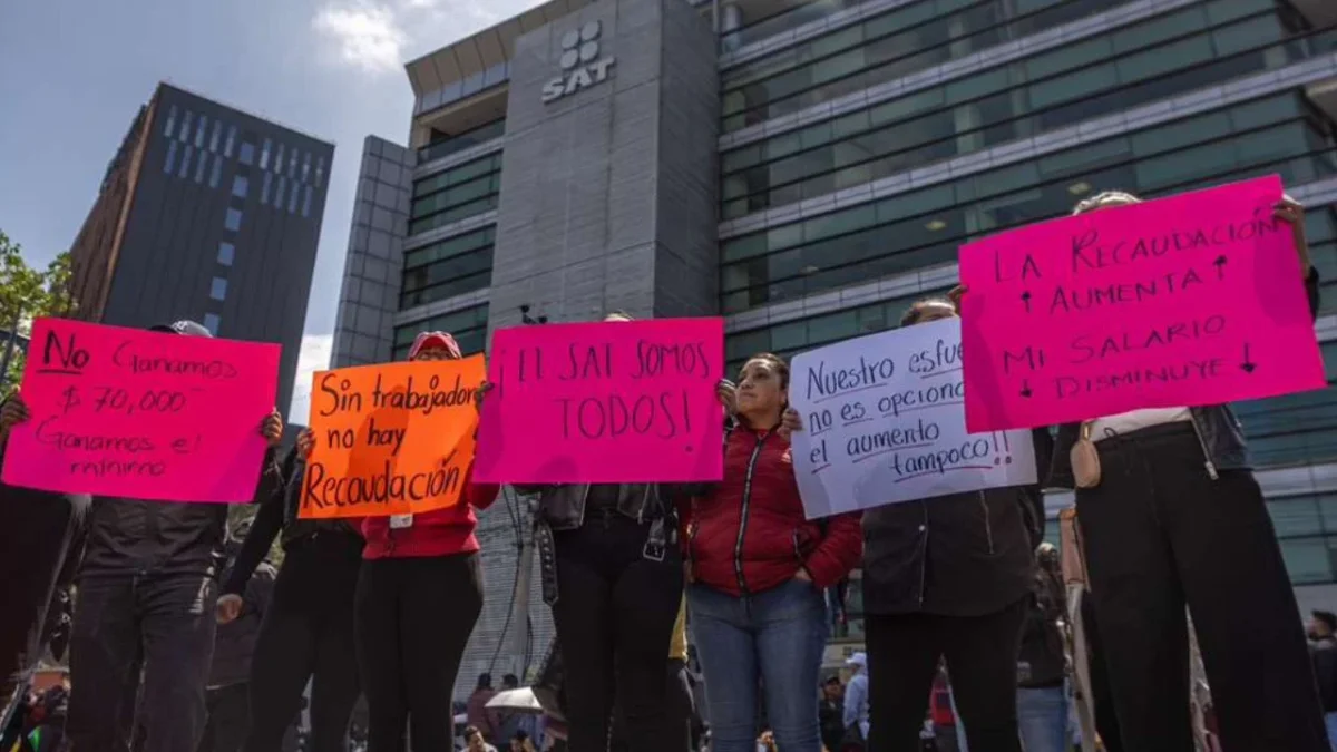 PANORAMA. Hay jornadas largas en el SAT sin pago extra y faltan insumos básicos en oficinas, dijeron.