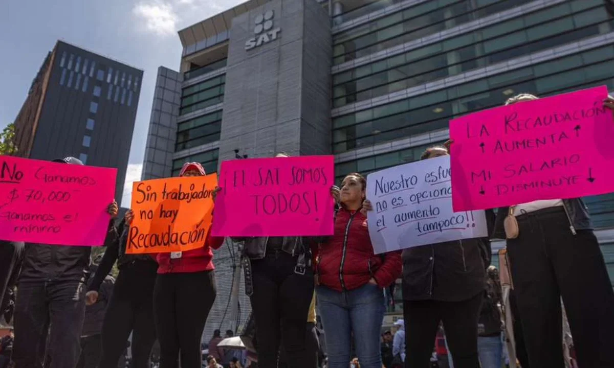PANORAMA. Hay jornadas largas en el SAT sin pago extra y faltan insumos básicos en oficinas, dijeron.